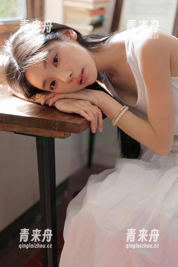 沉迷美足，Kuuko W的写真合集让每个瞬间都成为视觉盛宴！.txt